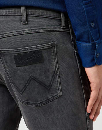 Wrangler Blugi Gri Inchis GREENSBORO Regular Straight Barbati [2]