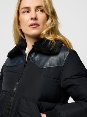 Wrangler Geaca Neagra Regular Femei [1]