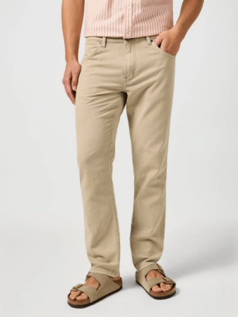 IMBRACAMINTE - Wrangler Pantaloni Bej Regular Straight Barbati