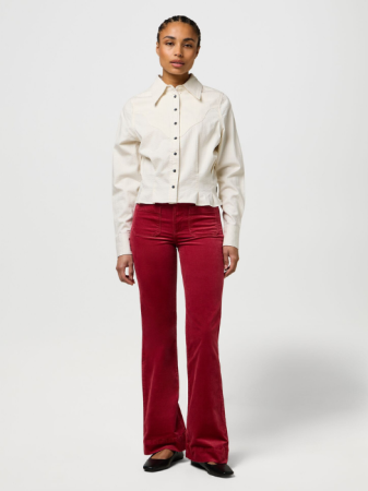 IMBRACAMINTE - Wrangler Pantaloni Rosii Flare Femei