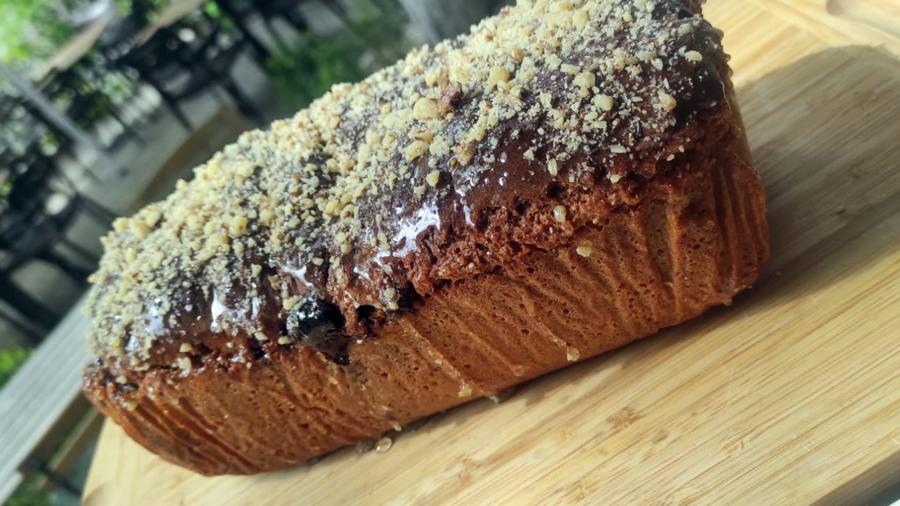 Cozonac cu făină de einkorn (alac), nucă și cremă de curmale - rețetă de la Lore Lorelicious
