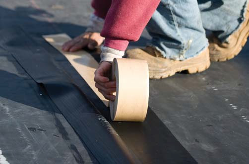 Aplicare Splice tape pe membrana EPDM