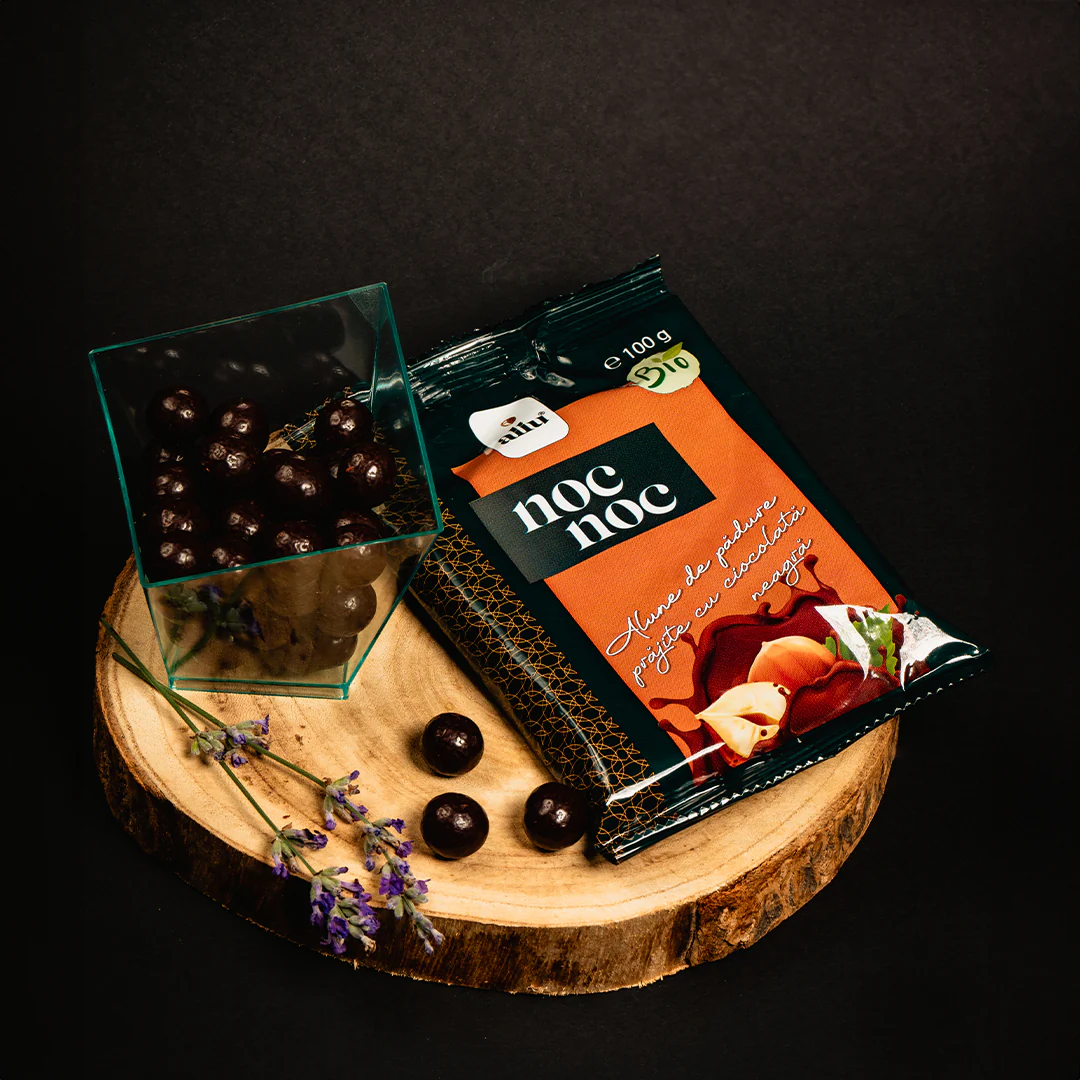 Noc Noc - Alune de pădure prăjite Bio cu sare cu ciocolata neagra [3]