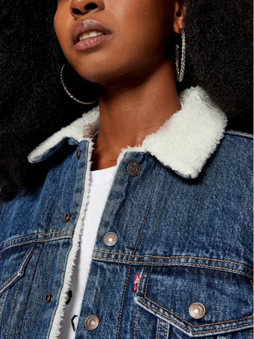 Jacheta Levi's, trucker de denim cu blana sherpa si buzunare pe piept [4]