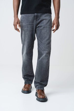 NOUTATI - Blugi barbati Tommy Jeans Ryan DM0DM20556