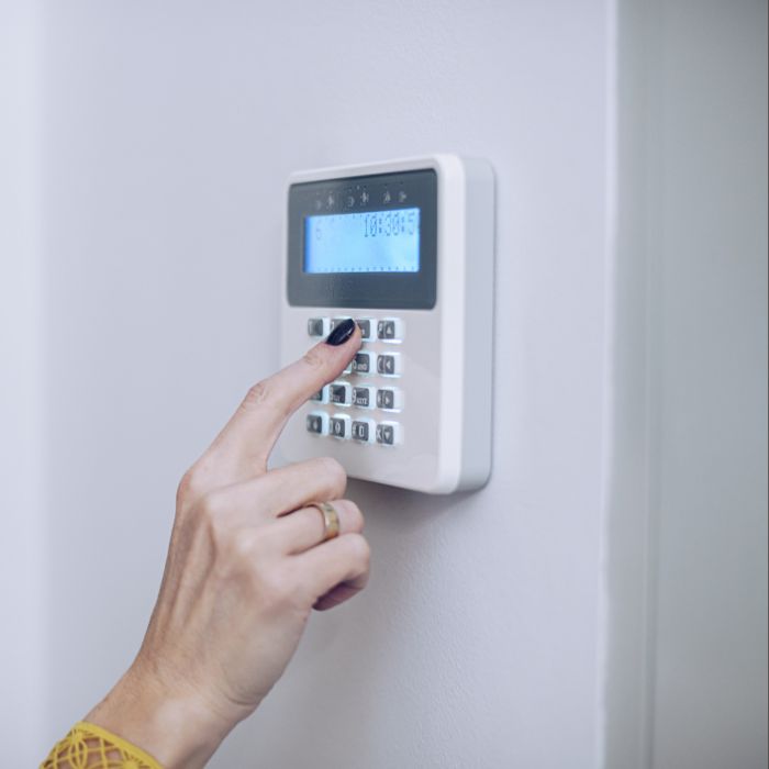 Cum să Îmbunătățești Securitatea Exterioară a Locuinței Tale