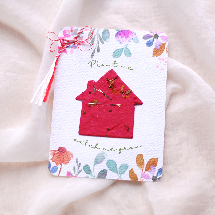 Martisor casuta  din hârtie plantabila cu  insertii de semințe și petale de flori [2]