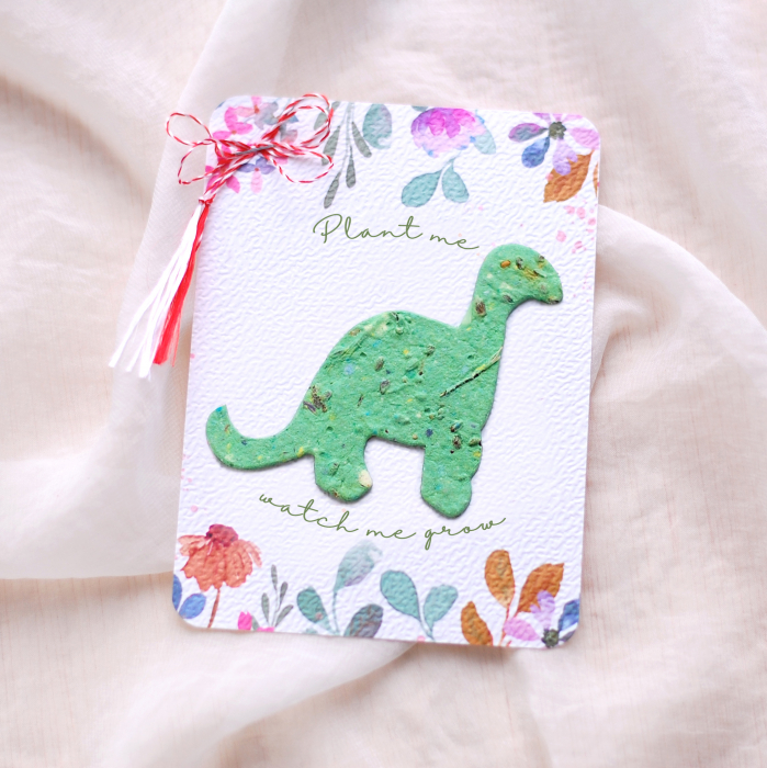 Mărțișor dinozaur din hârtie plantabila cu  insertii de semințe și petale de flori [2]
