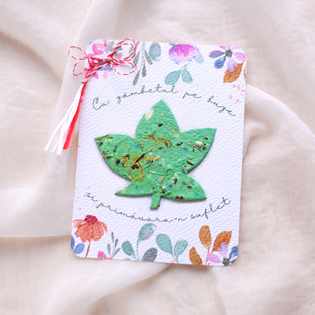 Martisoare - Mărțișor frunză din hârtie plantabila cu  insertii de semințe și petale de flori