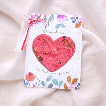 Martisor inima mare din hârtie plantabila cu  insertii de semințe și petale de flori [1]