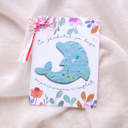 Martisor delfin  din hârtie plantabila cu  insertii de semințe și petale de flori