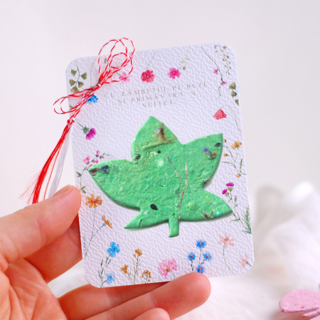 Martisor frunza din hârtie plantabila cu  insertii de semințe și petale de flori