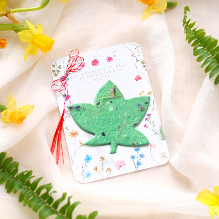 Martisor frunza din hârtie plantabila cu  insertii de semințe și petale de flori [1]