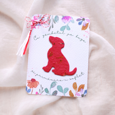 Martisor caine din hârtie plantabila cu  insertii de semințe și petale de flori