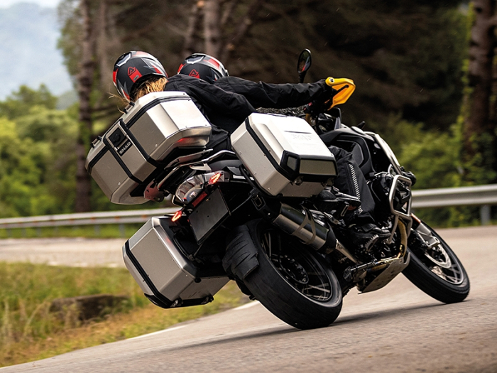 Complete set of aluminum cases SHAD TERRA, 55L topcase + 36L / 47L side cases, including mounting kit and plate SHAD Aprilia Tuareg 660 [14]