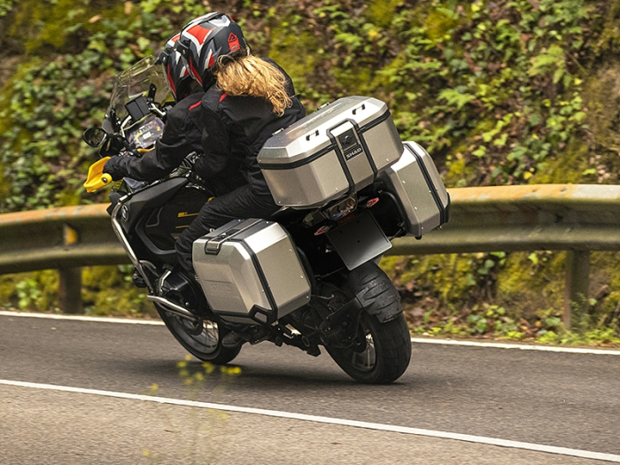 Complete set of aluminum cases SHAD TERRA, 55L topcase + 36L / 47L side cases, including mounting kit and plate SHAD CF Moto 800MT [16]