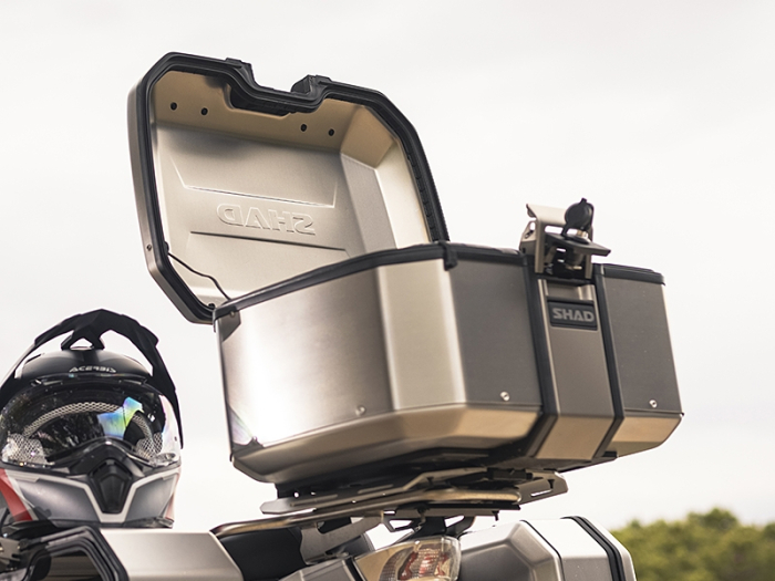 Complete set of aluminum cases SHAD TERRA, 55L topcase + 36L / 47L side cases, including mounting kit and plate SHAD CF Moto 800MT [15]