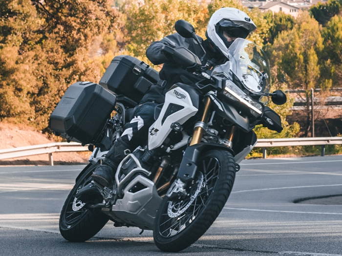 Complete set of SHAD TERRA TR40 adventure saddlebags and SHAD TERRA BLACK aluminium 55L topcase, including mounting kit SHAD BMW F750 GS / F850 GS [24]