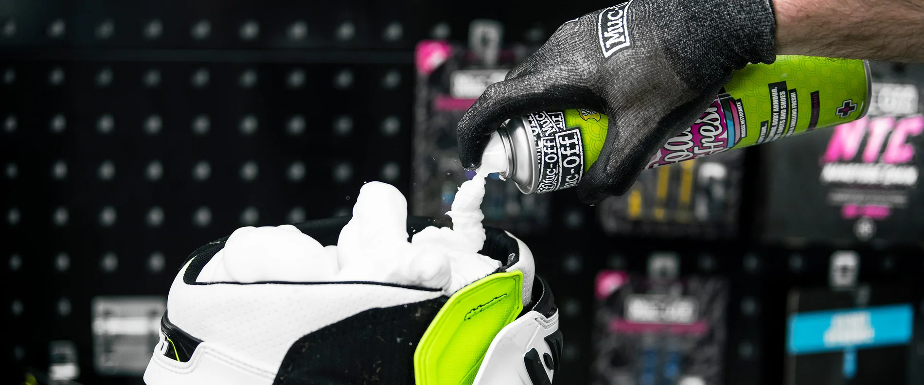 Helmet Cleaning Kit MUC-OFF [6]