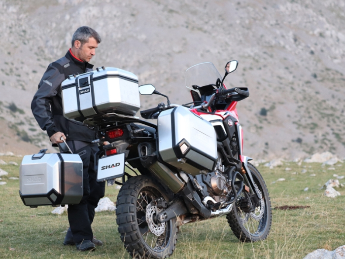 Set complet de cutii laterale de aluminiu, SHAD TERRA, 36L / 47L, incluzand kit de montaj SHAD BMW F 650 GS / F 700 GS/ F 800 GS (2008 - 2018) [17]
