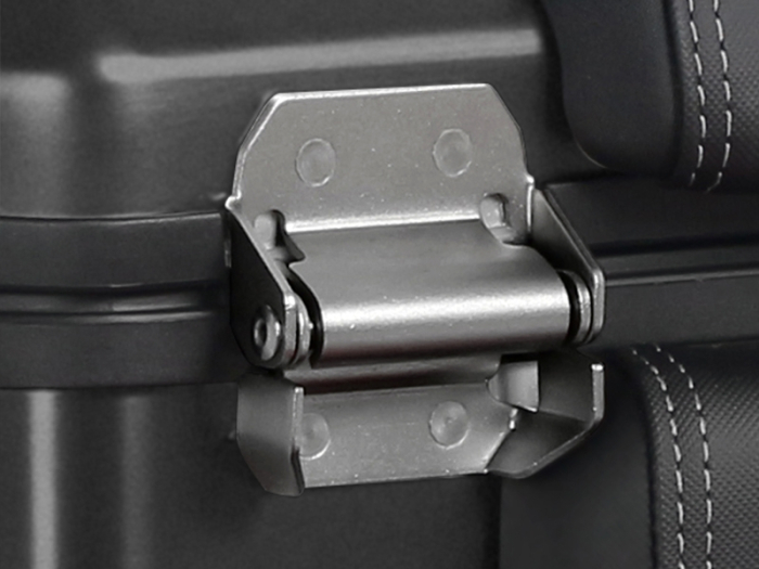 Set complet de cutii de aluminiu, SHAD TERRA NEGRU, 48L cutie centrala si 47L / 47L cutii laterale, incluzand kit de montaj si placa SHAD HONDA X-ADV 750 [14]