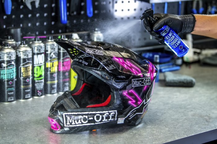 Visor, lens and goggle cleaner MUC-OFF 250ml [2]
