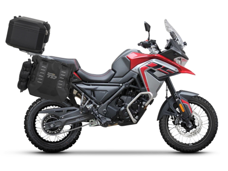 Complete set of SHAD TERRA TR40 adventure saddlebags and SHAD TERRA BLACK aluminium 55L topcase, including mounting kit SHAD Voge 650DS / 650DSX [1]