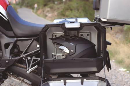 Cutie laterala aluminiu SHAD Terra TR36 D0TR36100LB Editie Black stanga [16]