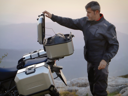 Complete set of SHAD TERRA TR40 adventure saddlebags and SHAD TERRA aluminium 48L topcase, including mounting kit SHAD YAMAHA Tenere 700 XTZ690 [16]