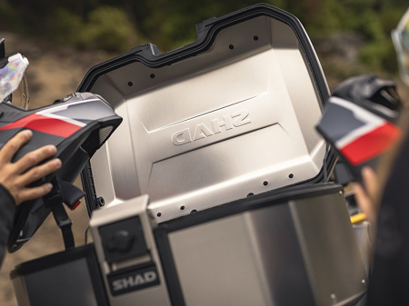 Complete set of aluminum cases SHAD TERRA, 55L topcase + 36L / 47L side cases, including mounting kit and plate SHAD Aprilia Tuareg 660 [12]