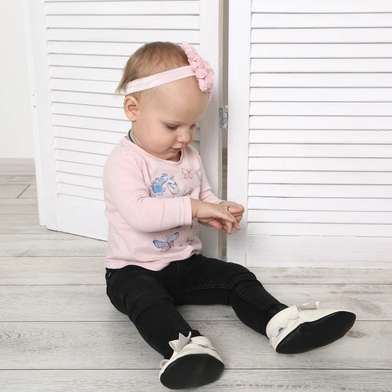 Botosei din piele naturala, cu Model FUNDITA ALB. [17]