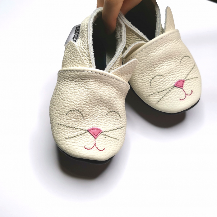 Botosei din piele naturala, cu Model PISICA ALB. [4]