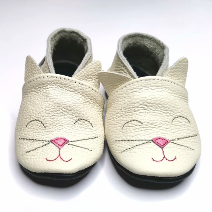 Botosei din piele naturala, cu Model PISICA ALB. [9]