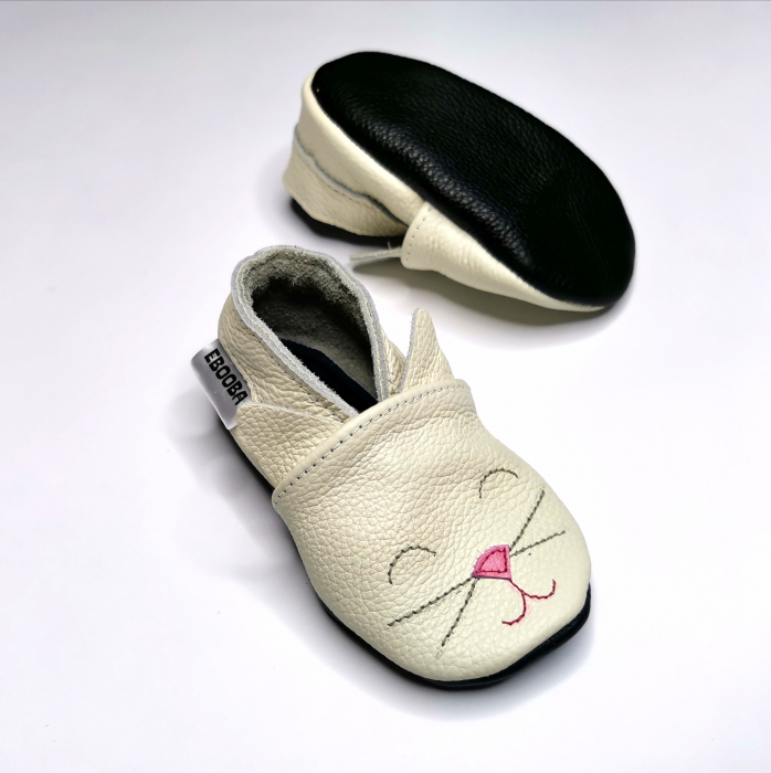 Botosei din piele naturala, cu Model PISICA ALB. [11]