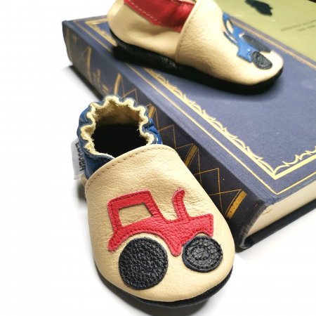 Botosei Baieti - Botosei din piele naturala, cu Model TRACTOR.