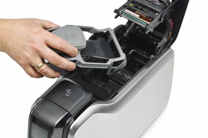 Imprimanta de carduri Zebra ZC300 single side Ethernet [3]