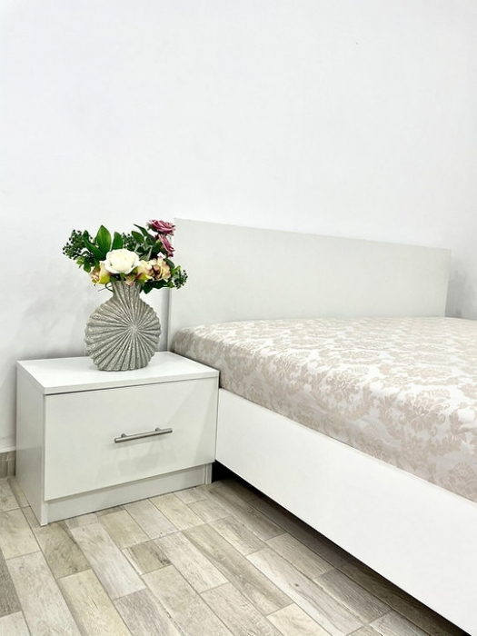 Dormitor Albania Alb cu Pat Matrimonial Alb si Saltea 160 cm x 200 cm , Dulap Usi Glisante Alb 150 cm x 200 cm si Noptiere Albe [2]