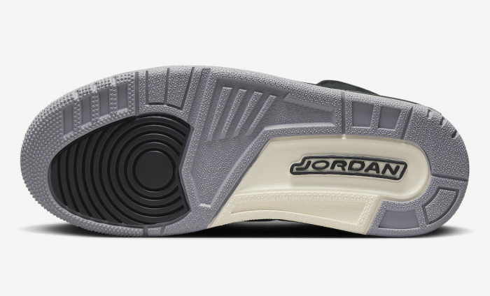 Jordan 3 Retro Off Noir (Women's) [5]