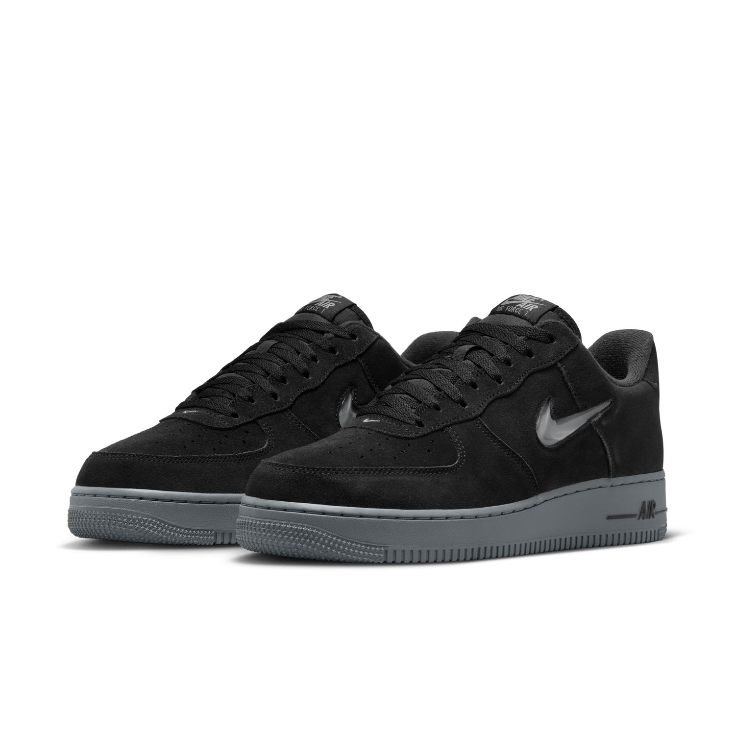 Cum alegi mărimea perfectă la sneakersii Nike – Ghid complet pentru bărbați, femei și copii
