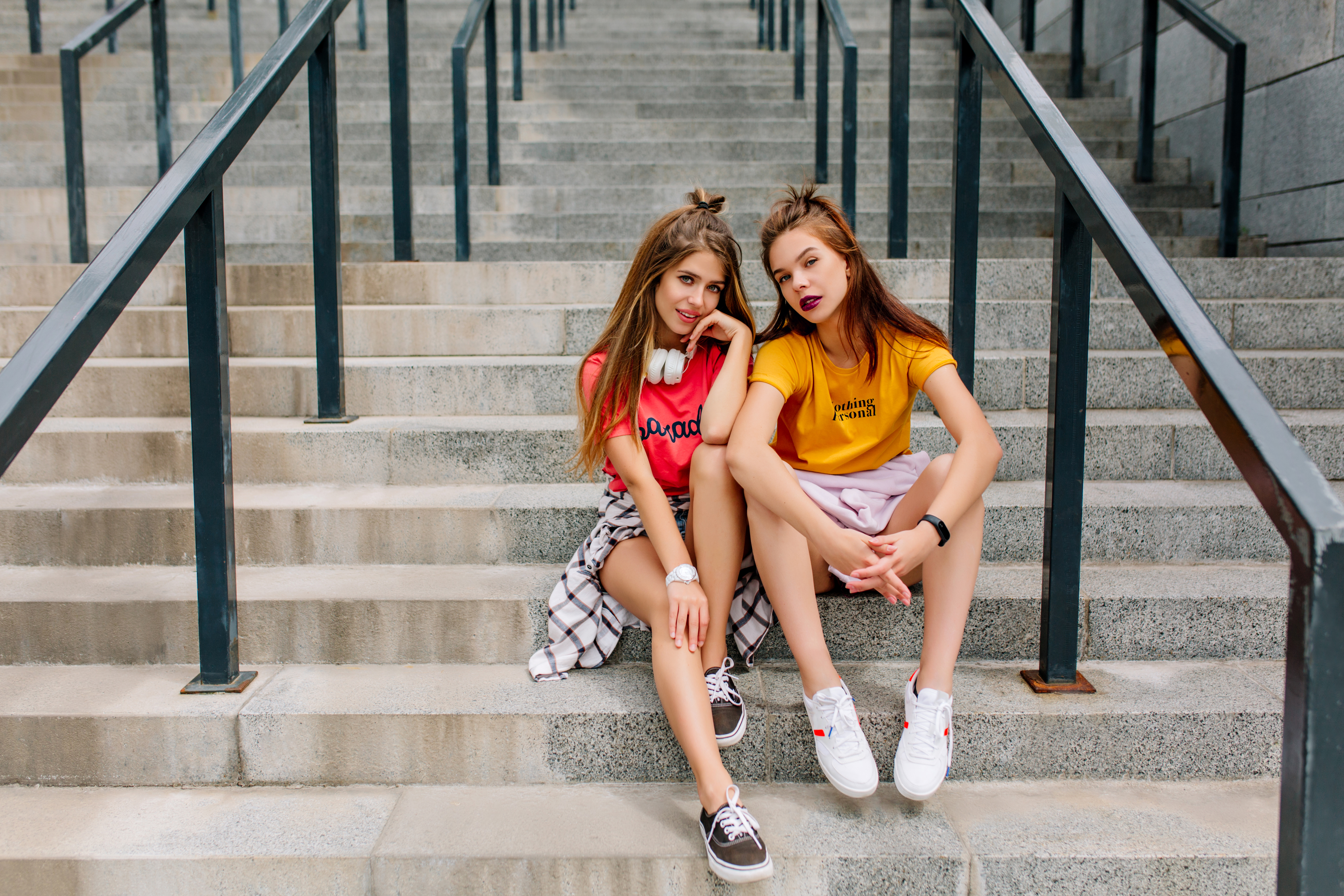 Ești adolescentă și îți place să te îmbraci comfy? 7 Sfaturi când porți adidasi (sneakers femei)