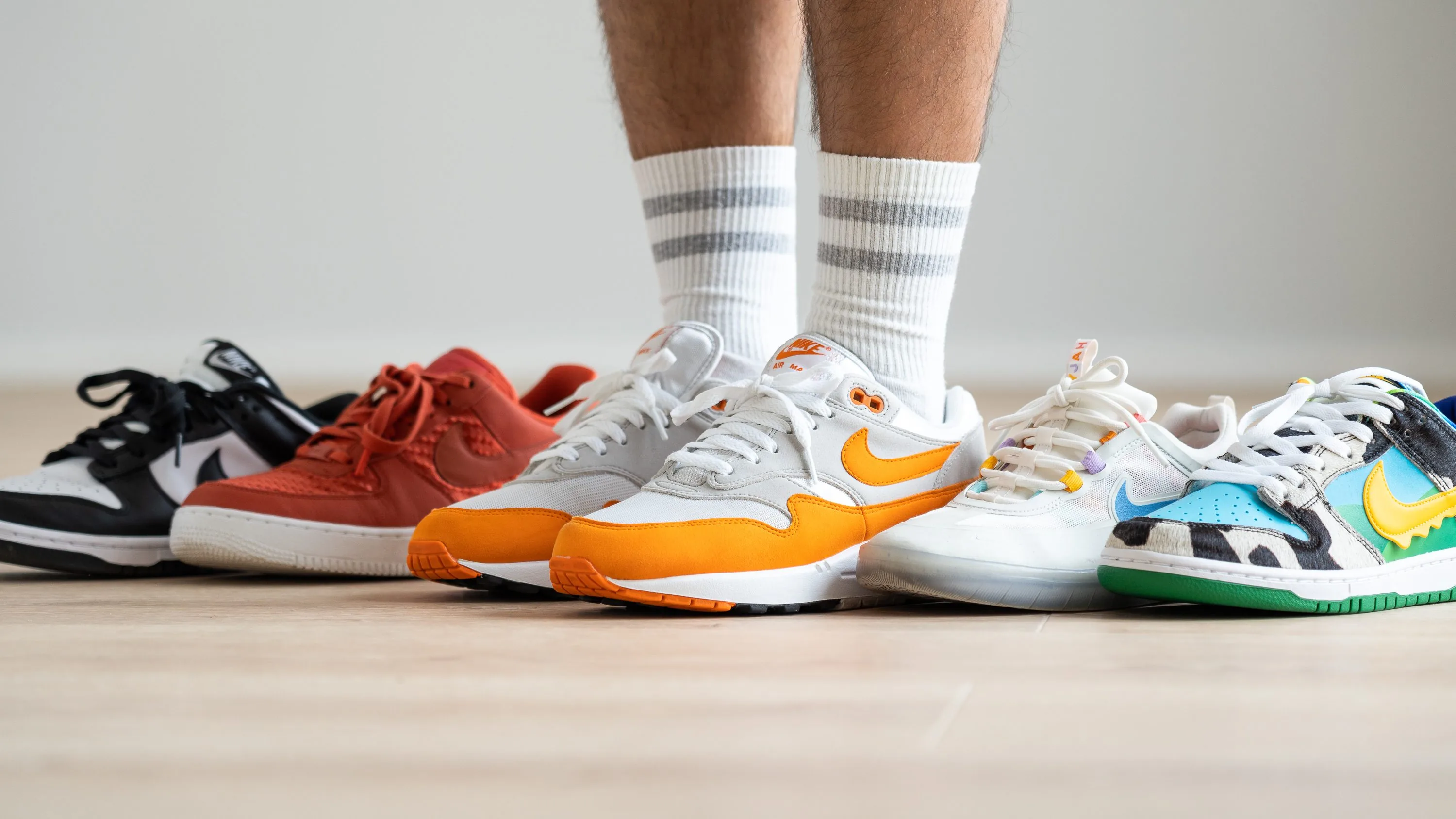 Street style cu atitudine: 5 ținute cool cu sneakersi Nike