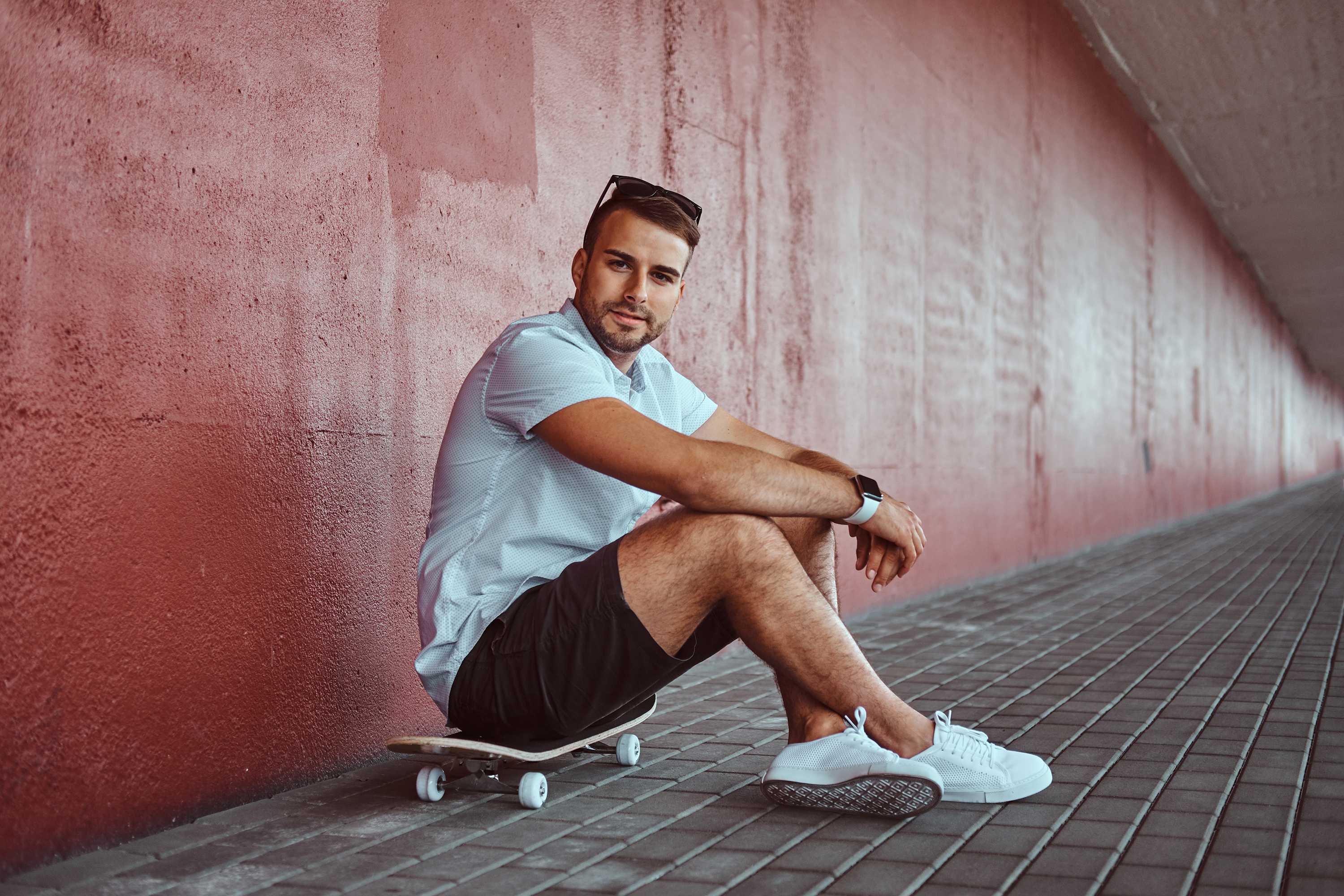 Sneakers bărbați - Cum îi porți, cu sau fără șosete?