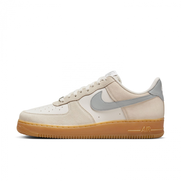 Air Force 1  07 Lv8 Ess+