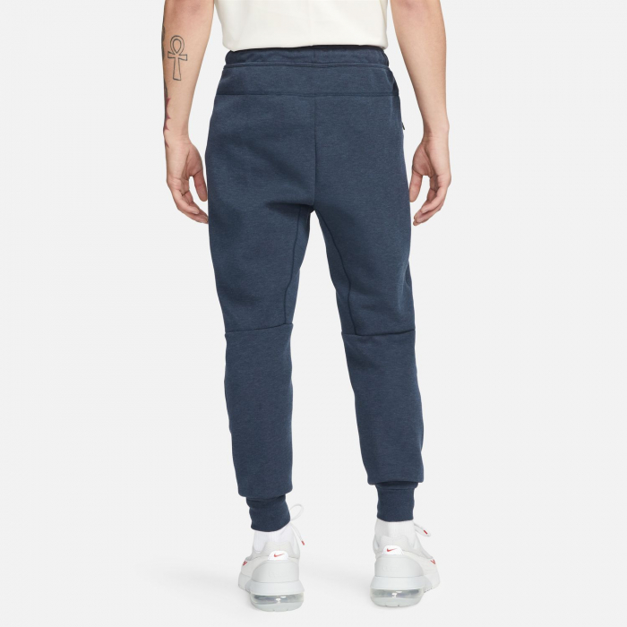 Pantaloni lungi barbati Pantaloni Nike M Tech Fleece Jogger Obsidian Heather/Black - sneakerit.ro [2]