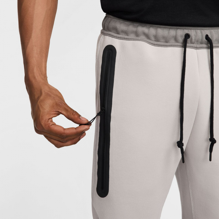 Pantaloni lungi barbati Pantaloni Nike M Tech Fleece Joggers - sneakerit.ro [4]