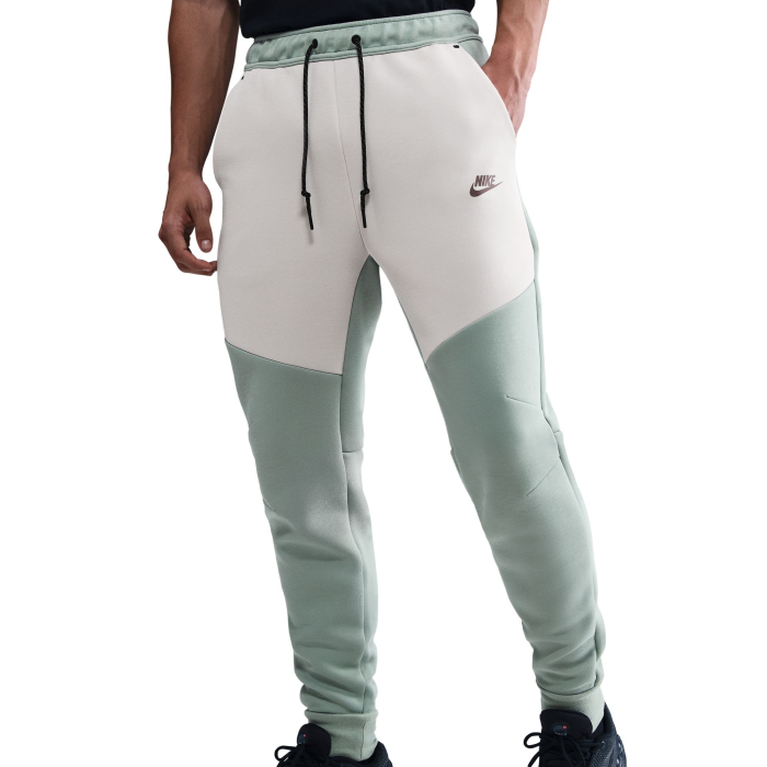Nike Pantaloni Nike M Nk Tch Flc Jggr - sneakerit.ro [1]