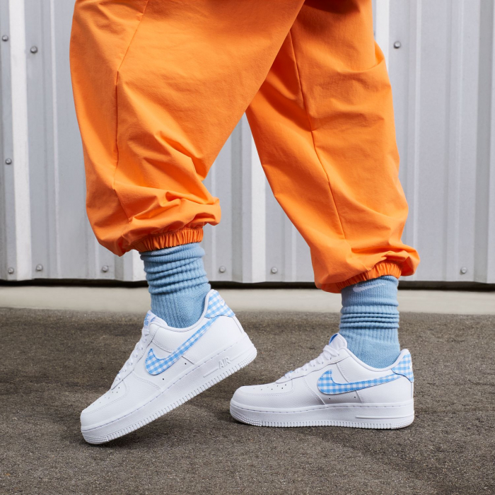 SNEAKERS DAMA Pantofi sport Nike Wmns Air Force 1 '07 Ess Trend White University Blue Gingham - sneakerit.ro [7]