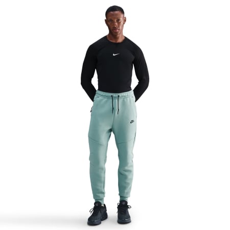 IMBRACAMINTE - Pantaloni lungi Nike M Nk Tch Flc Jggr + sneakerit.ro