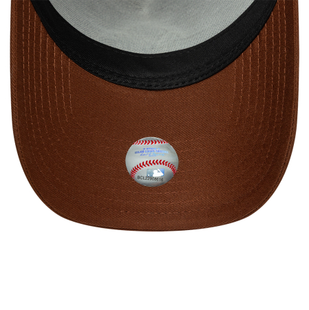 ACCESORII Sapca New Era MLB Outline New York Yankees  9FORTY E-Frame Trucker Adjustable Cap Brown - sneakerit.ro [3]