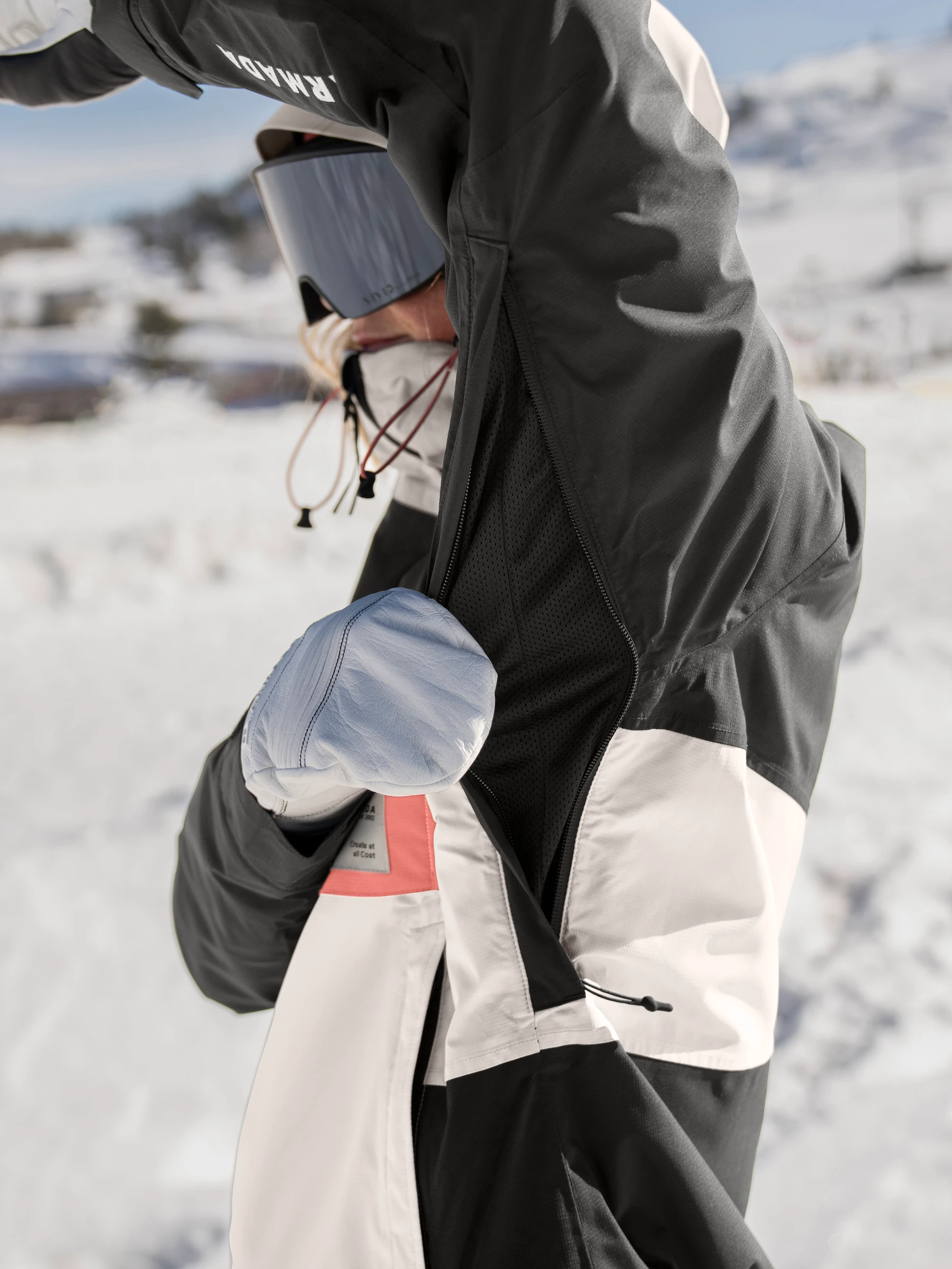 Geaca Hanorac Armada Femei Rosalie 2L Insulated Black Cream 15K [4]